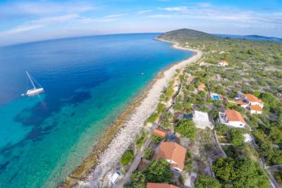 Rauhallinen rantaloma Trogirin saaristossa