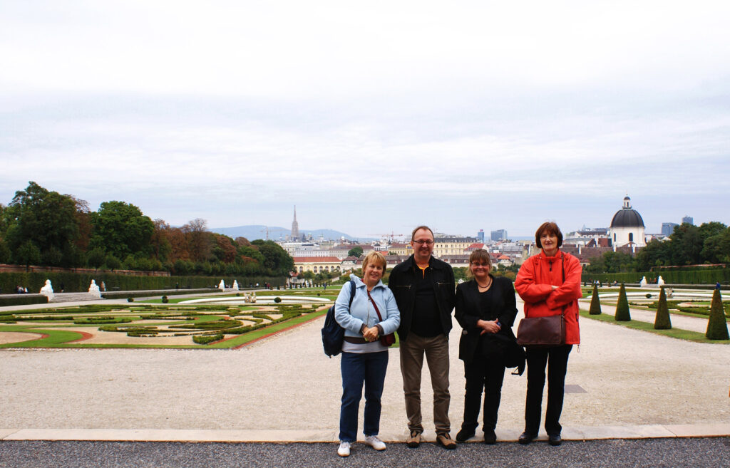 Junalla Wieniin tyytyväiset
