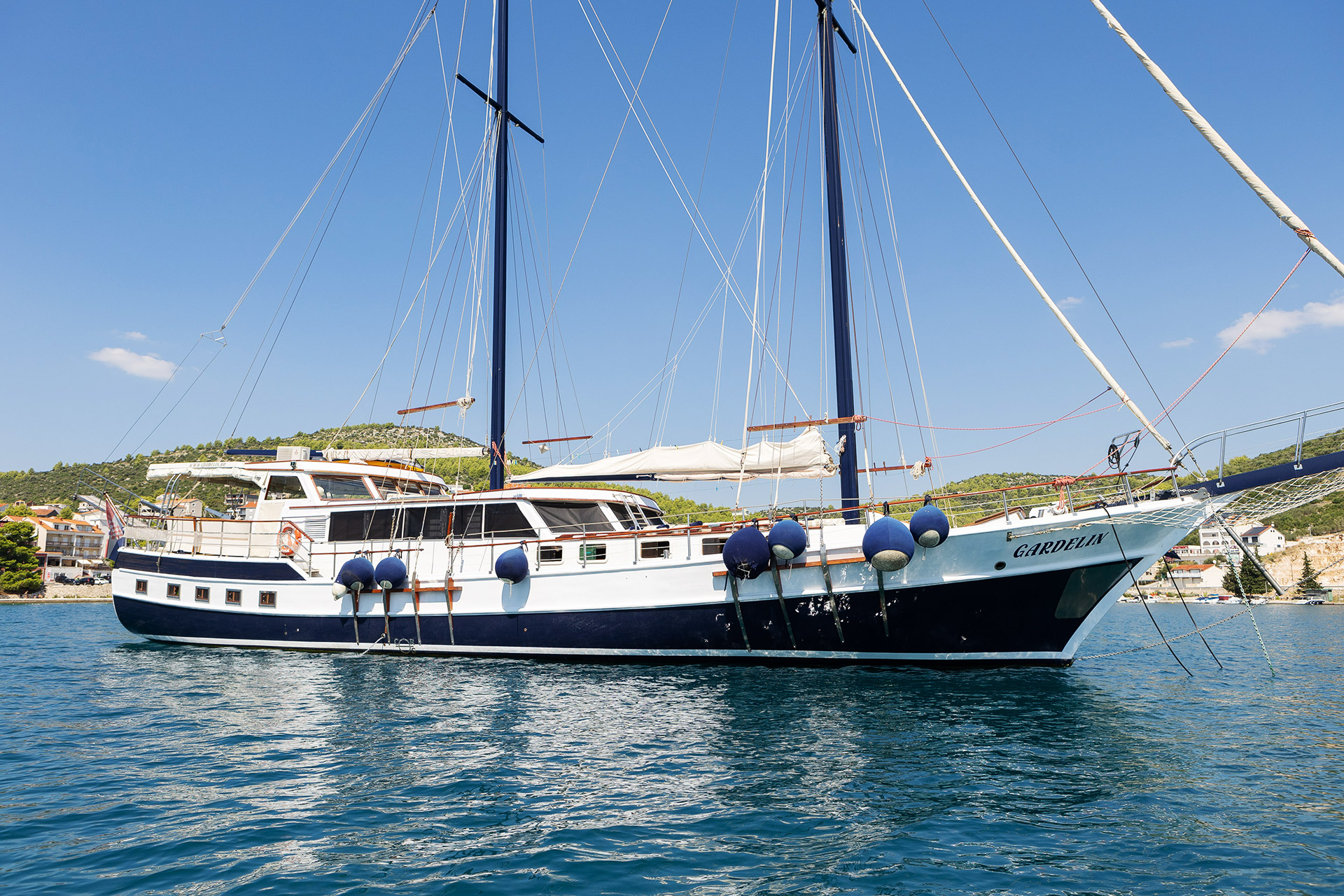 Yksityinen-risteily-Kroatian-Dalmatiassa-laiva
